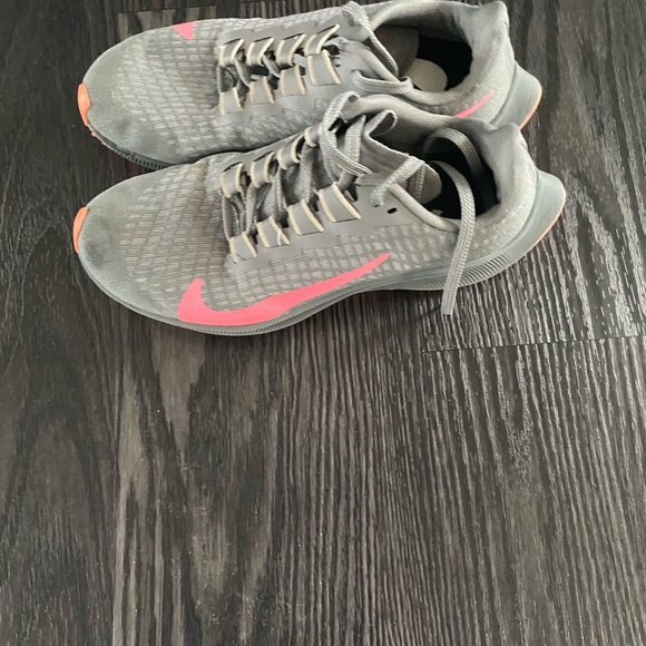 🍍NIKE AIR RUNNING🍍size 7🍍H-2 - Picture 3 of 3